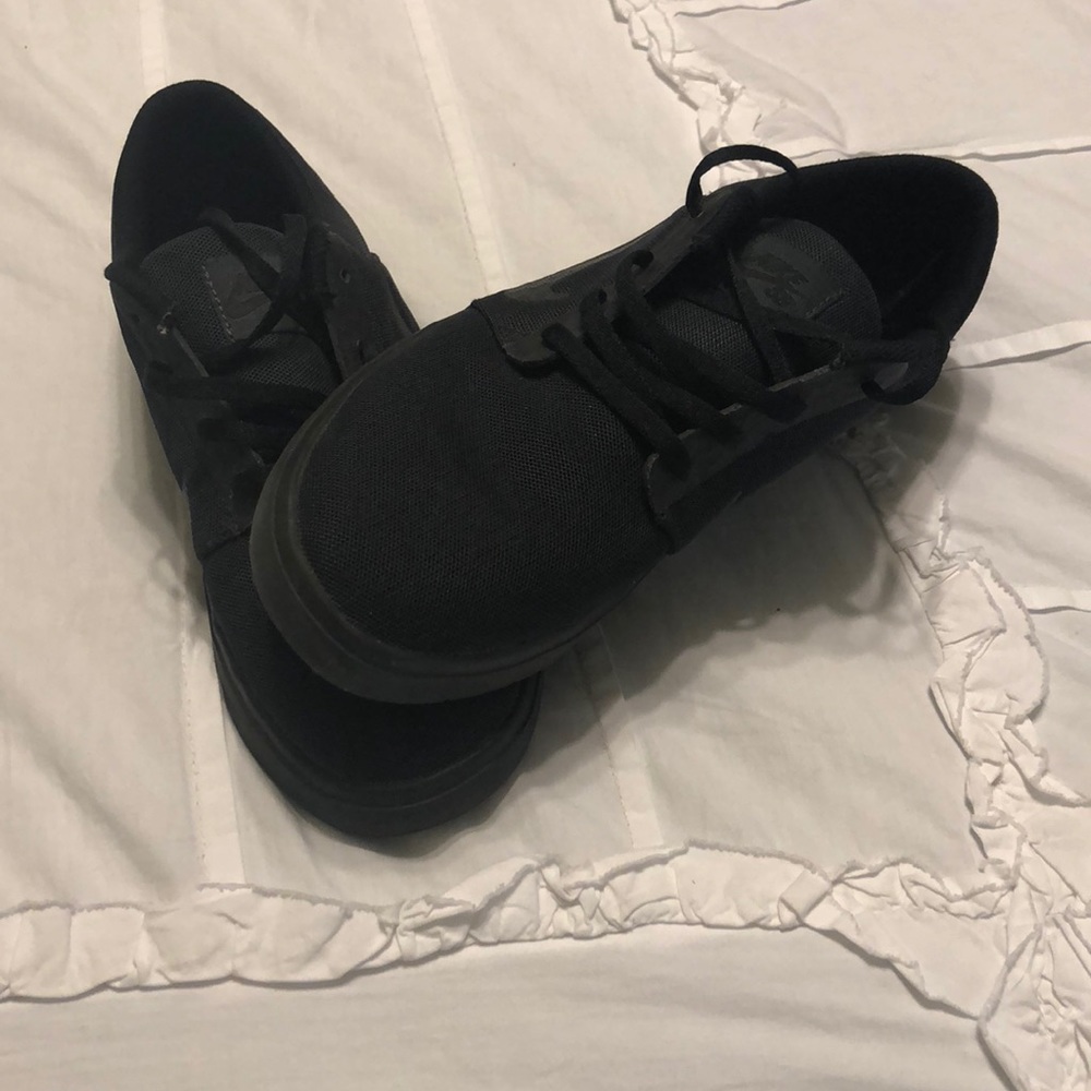 Black Nike SB